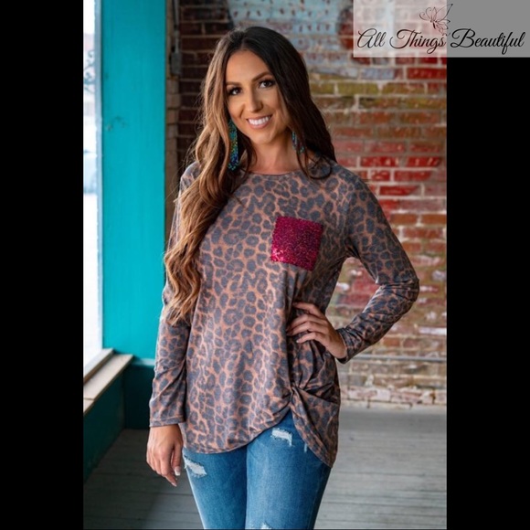🐾Leopard Knotted Top W/ Fuchsia Sequin Accent🐾 - Picture 2 of 7